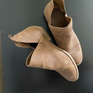 Universal Thread Tan Ankle Booties